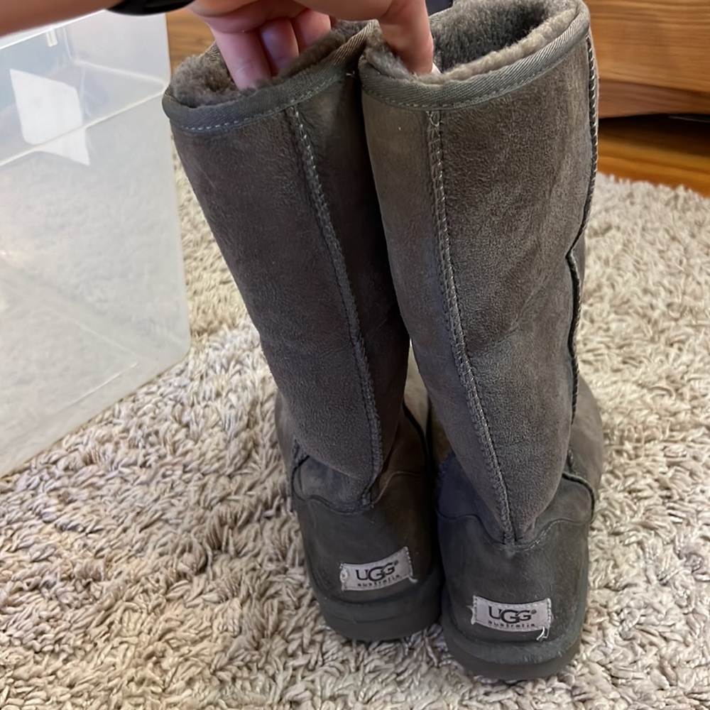Tall grey Uggs size 7
